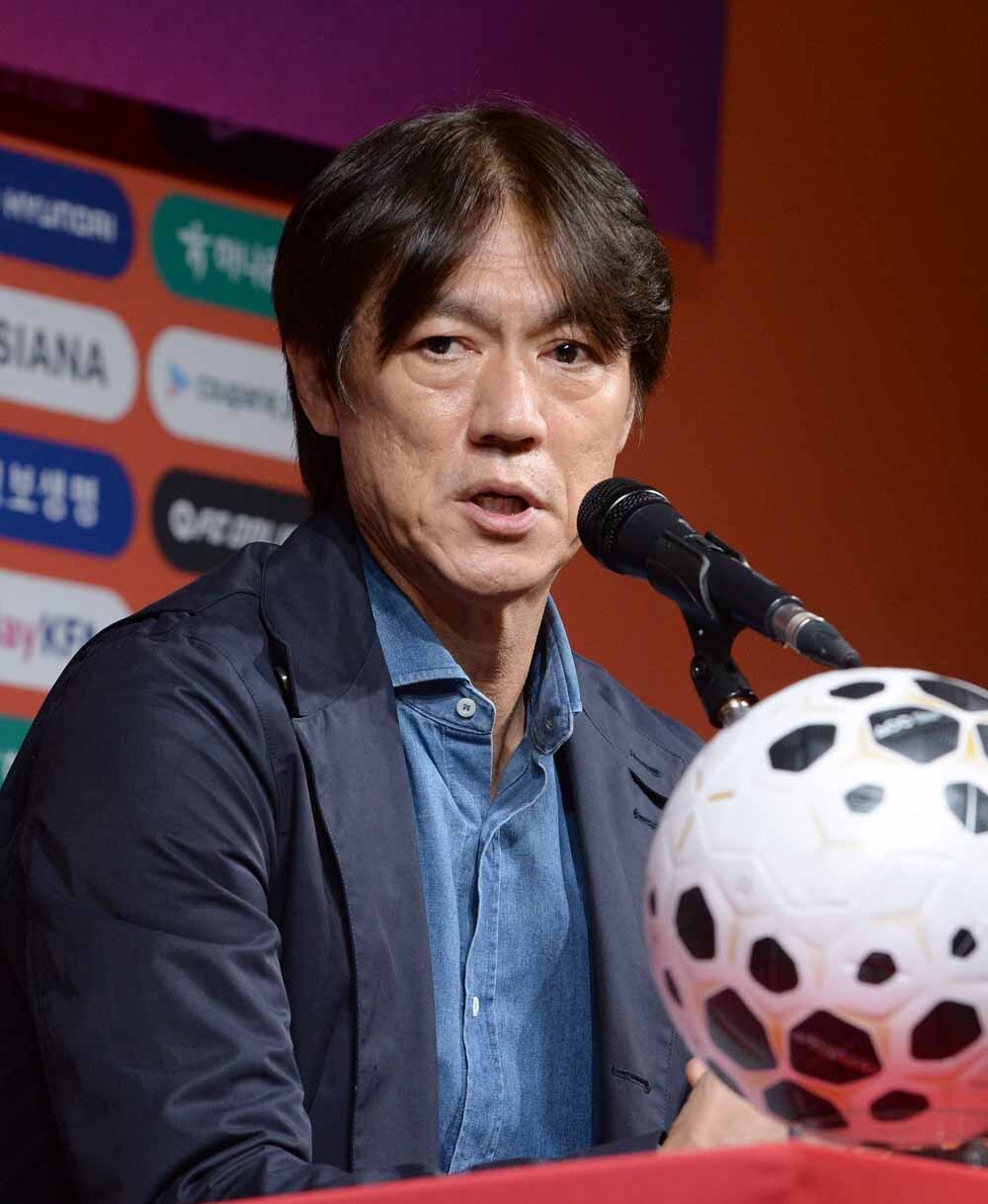 [SW포토]명단 발표하는 홍명보 감독